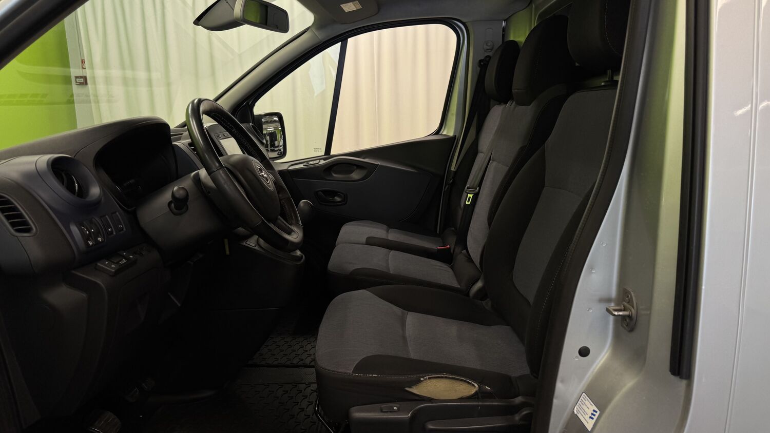 Opel Vivaro vaihtoauto