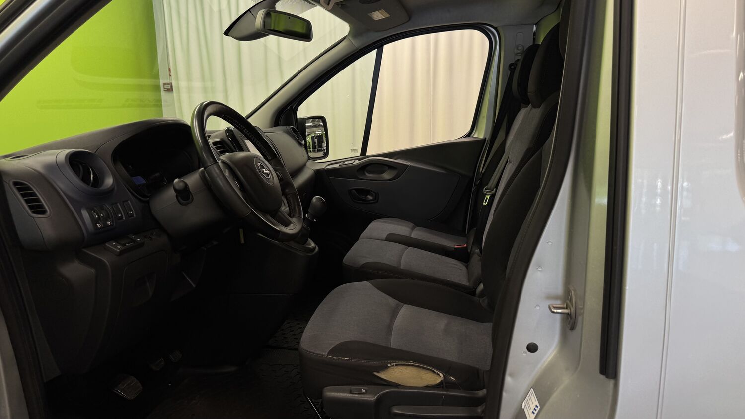 Opel Vivaro vaihtoauto