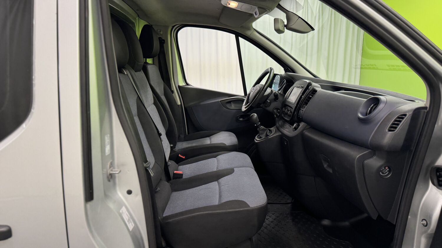 Opel Vivaro vaihtoauto
