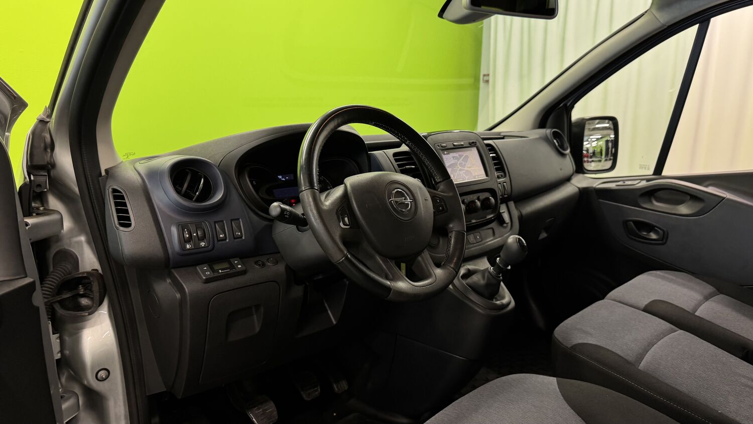 Opel Vivaro vaihtoauto