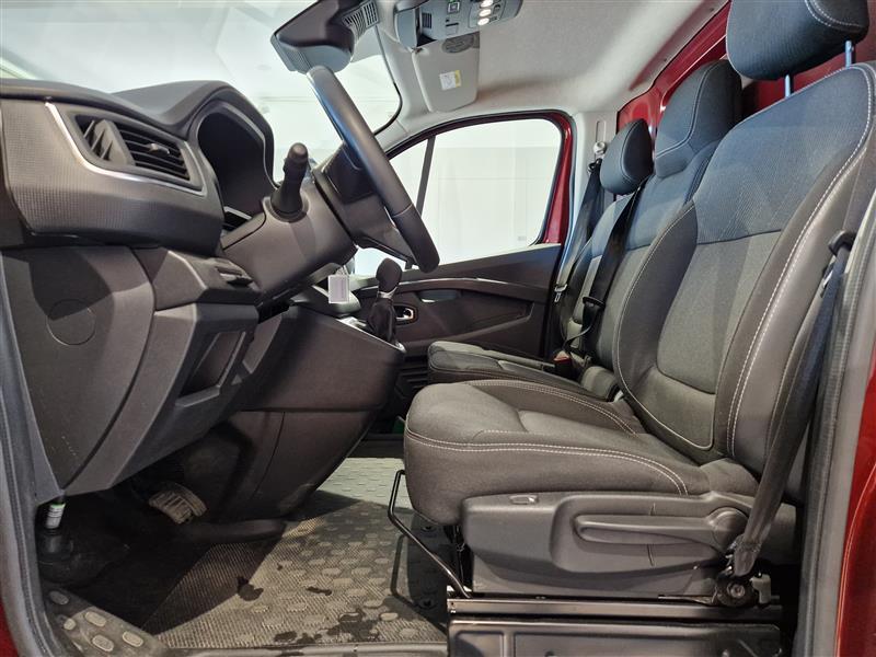 Nissan Primastar vaihtoauto