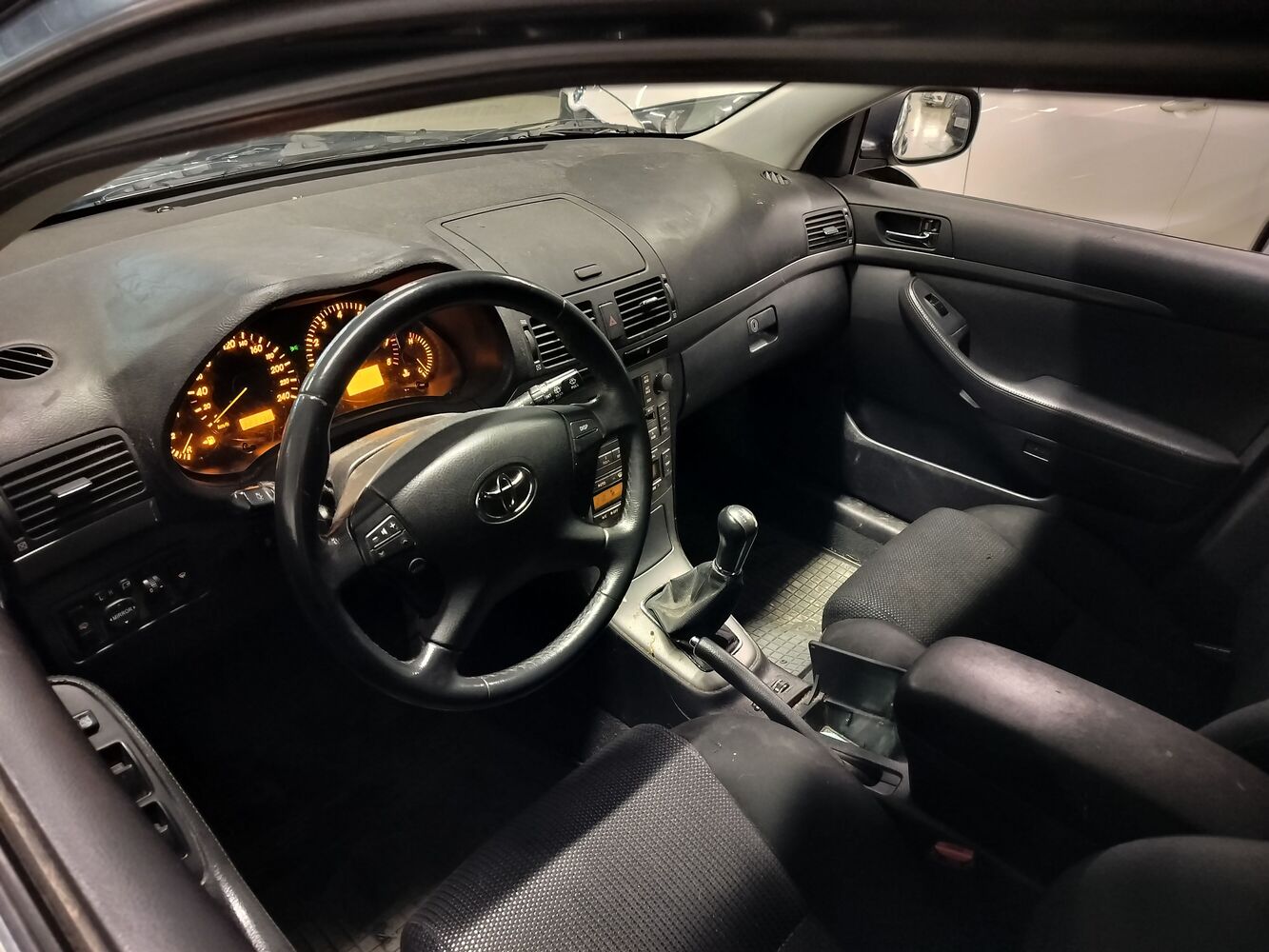 Toyota Avensis vaihtoauto