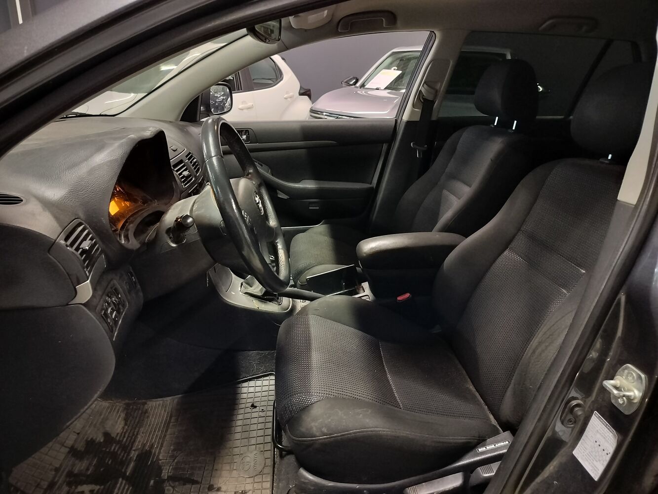 Toyota Avensis vaihtoauto
