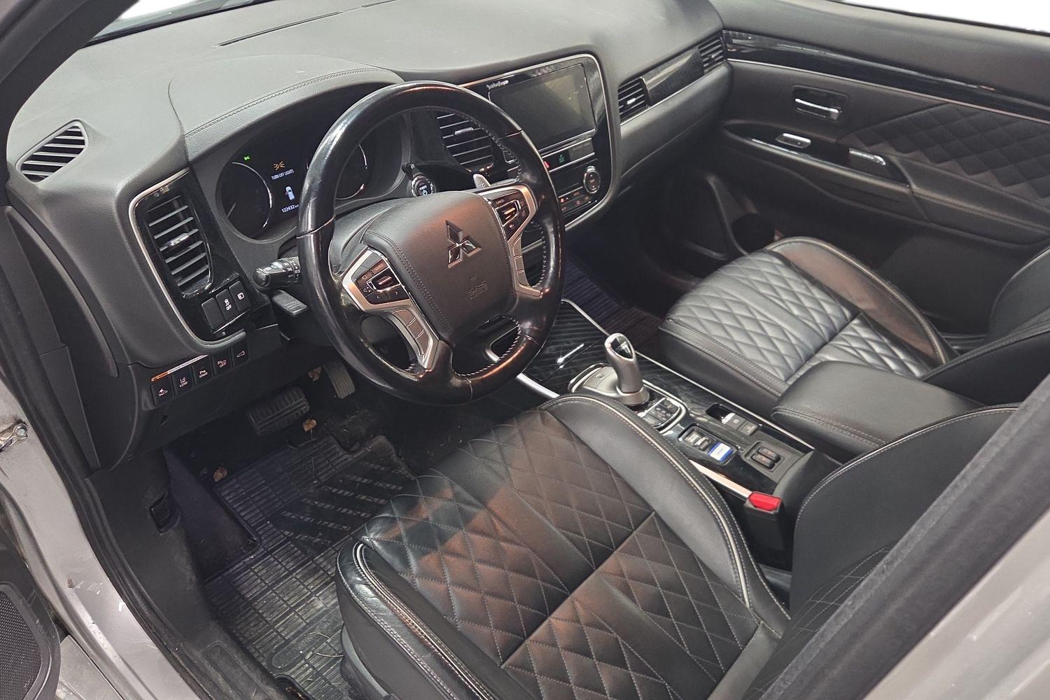 Mitsubishi Outlander PHEV vaihtoauto