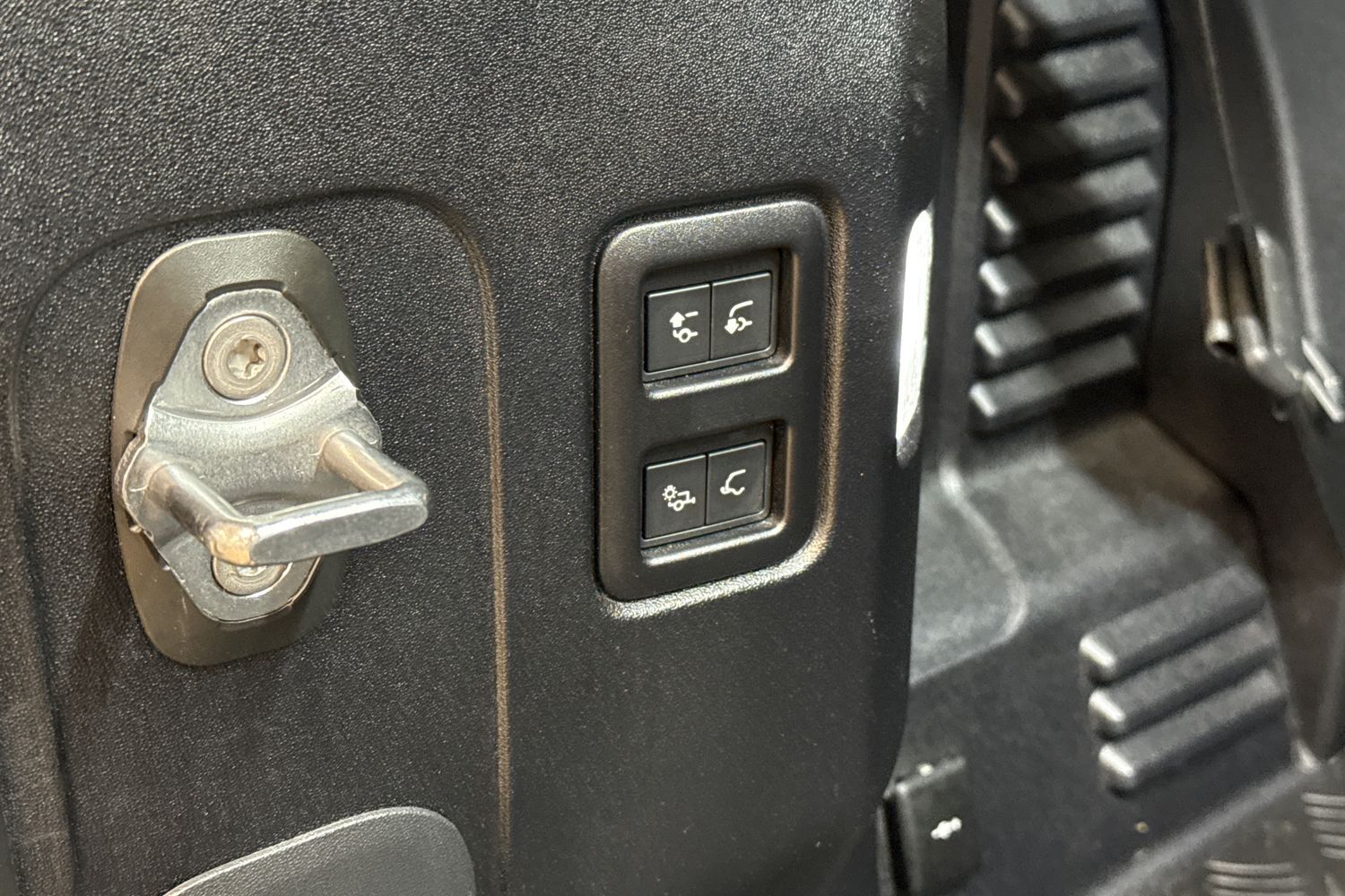 Land Rover Defender vaihtoauto