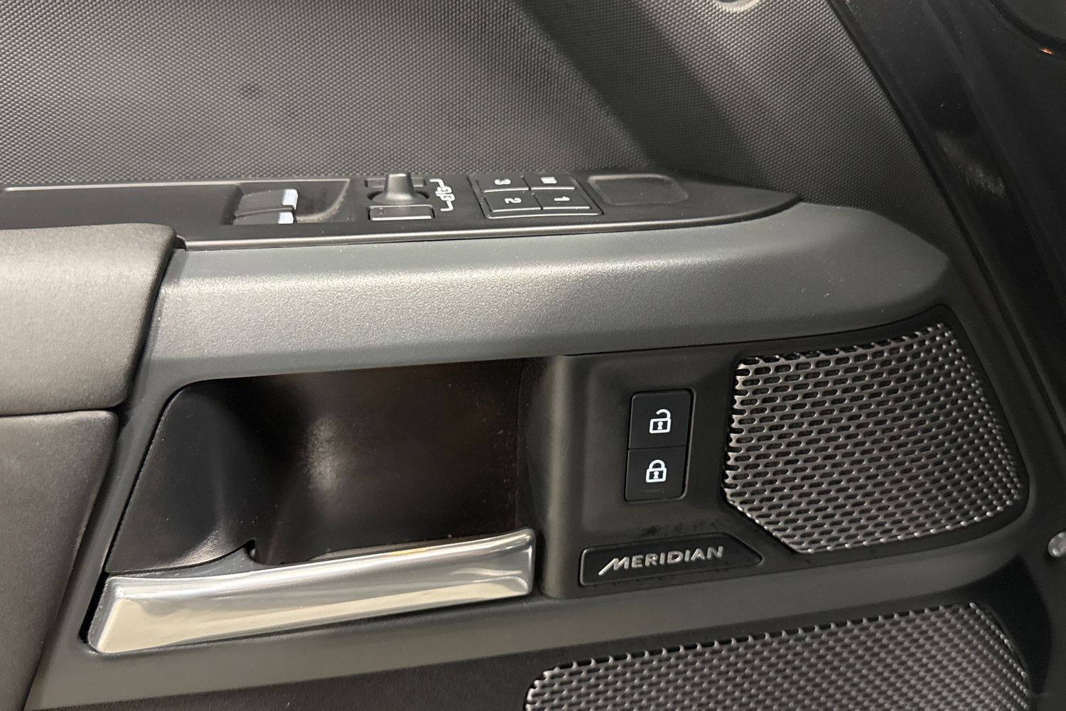 Land Rover Defender vaihtoauto