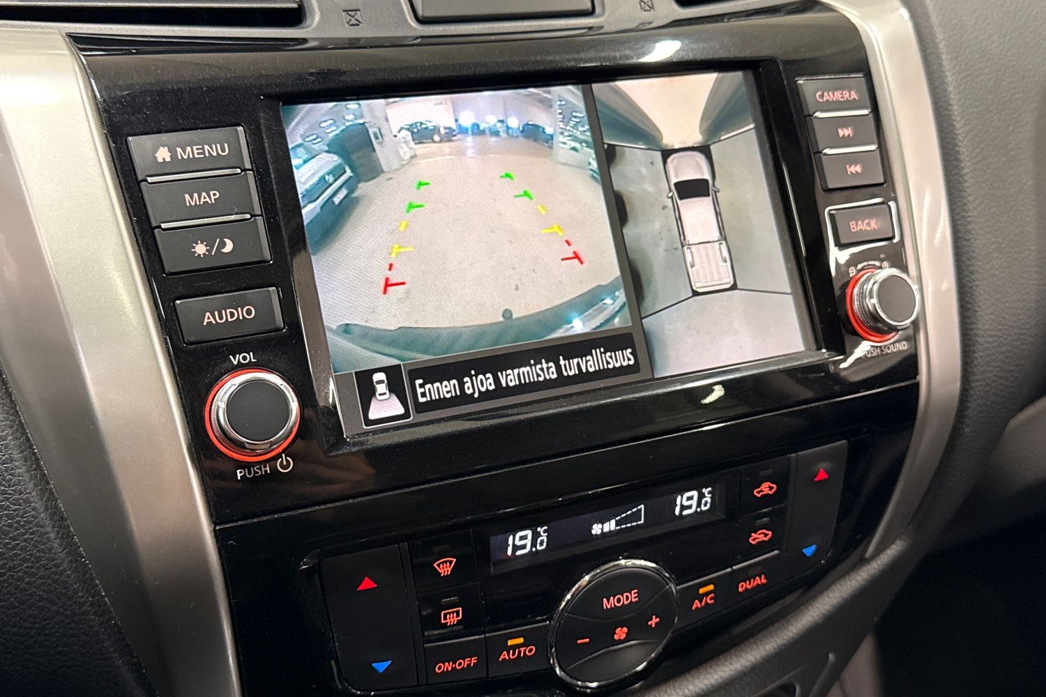 Nissan Navara vaihtoauto