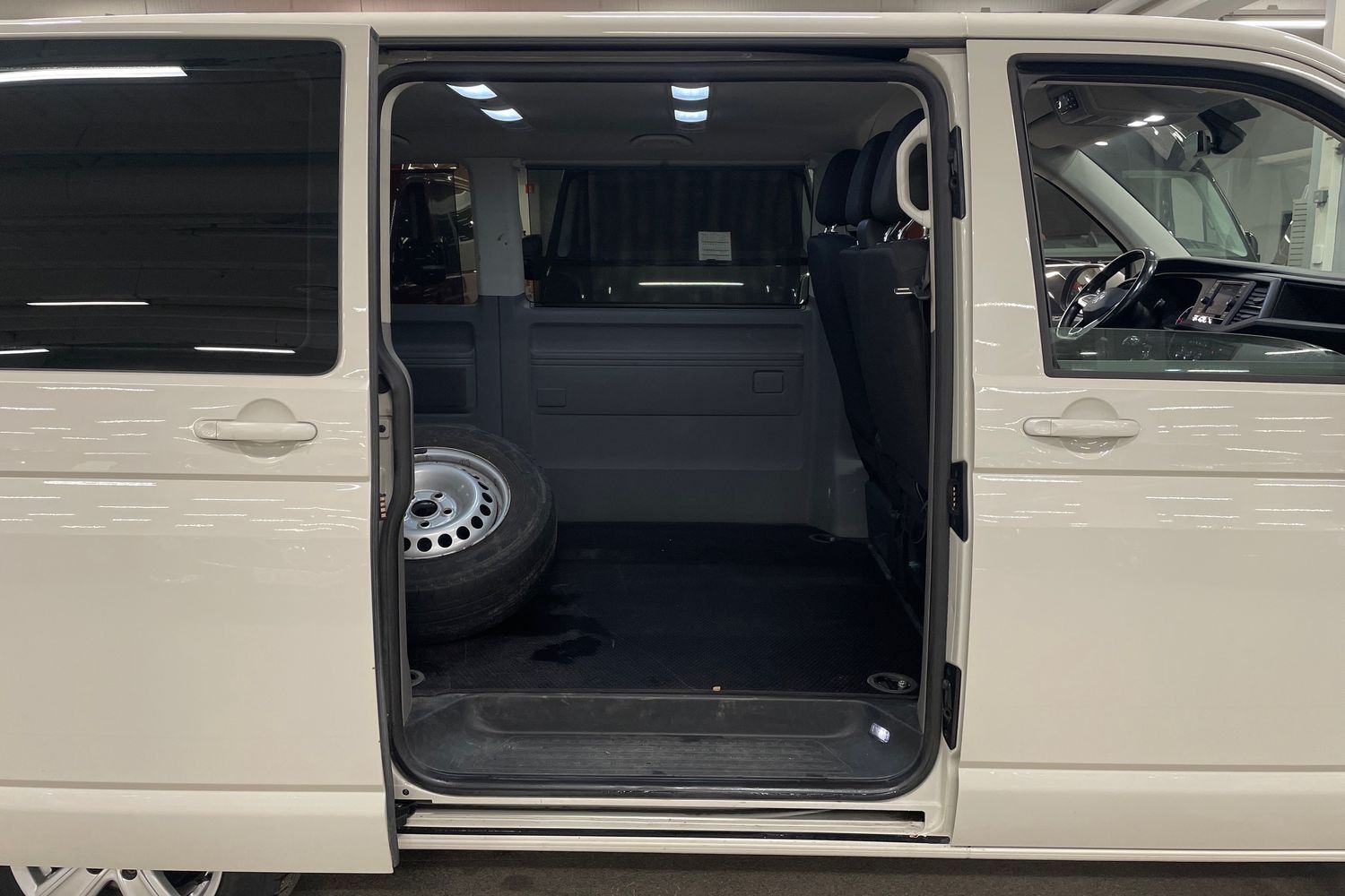 Volkswagen Caravelle vaihtoauto