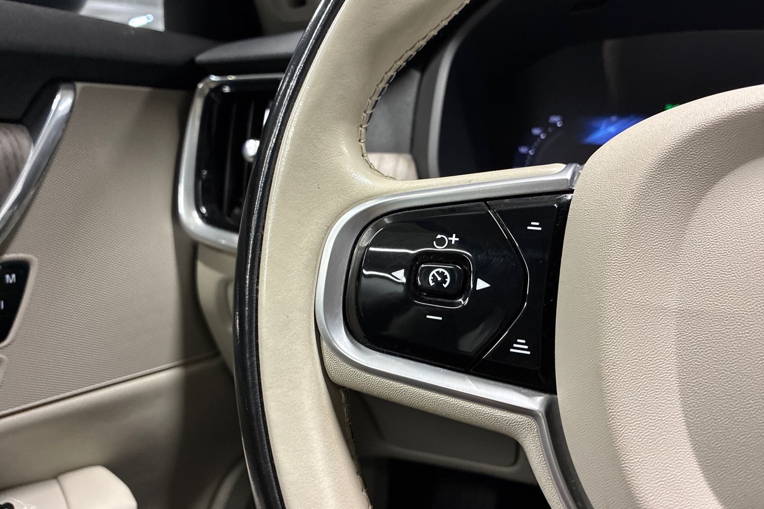 Volvo V90 Cross Country vaihtoauto
