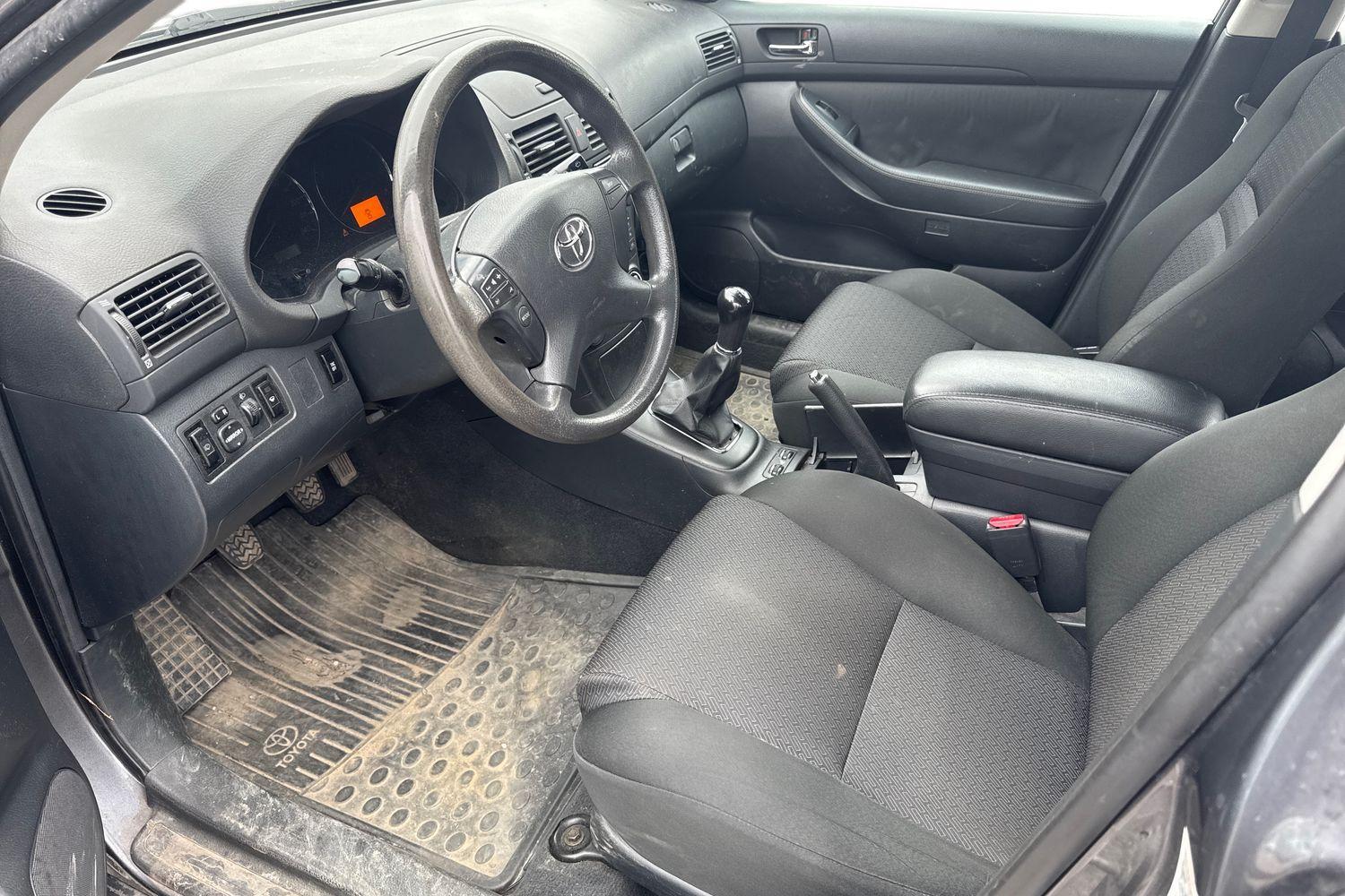 Toyota Avensis vaihtoauto