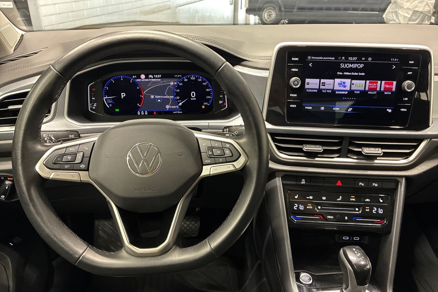 Volkswagen T-Roc vaihtoauto