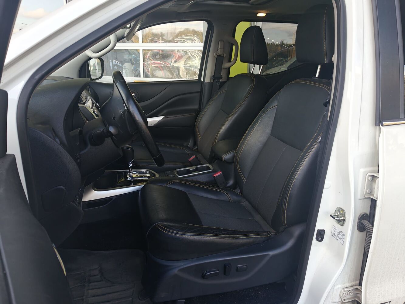 Nissan Navara vaihtoauto