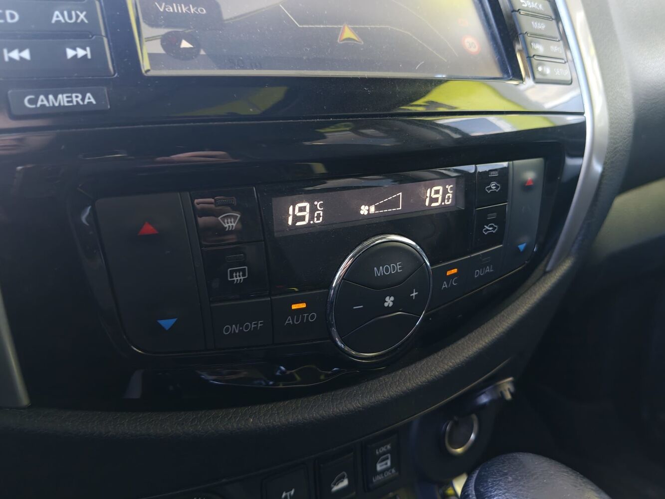 Nissan Navara vaihtoauto