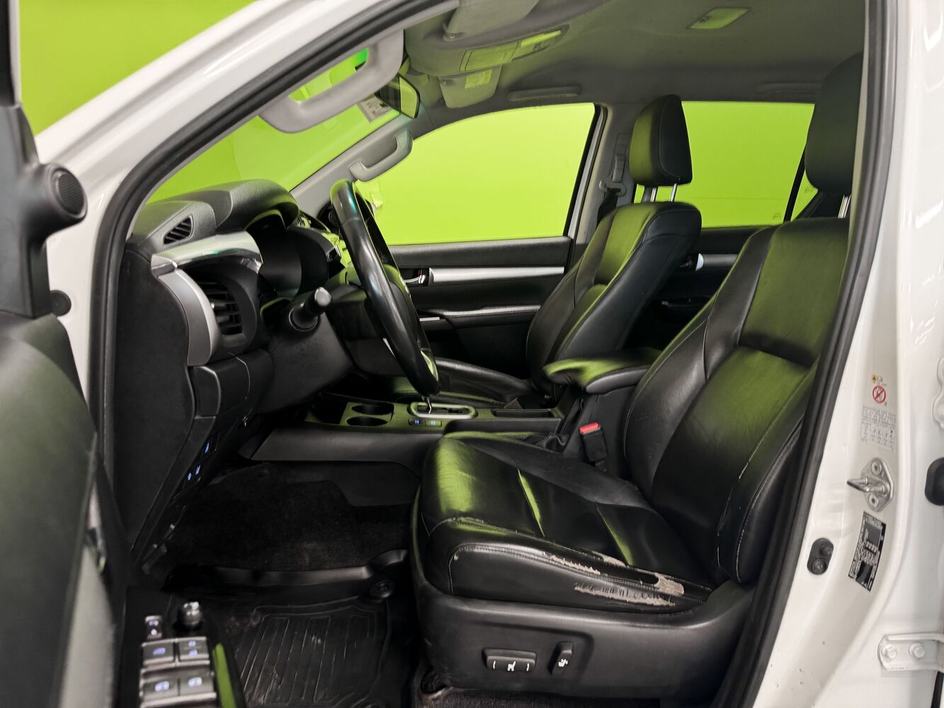 Toyota Hilux vaihtoauto