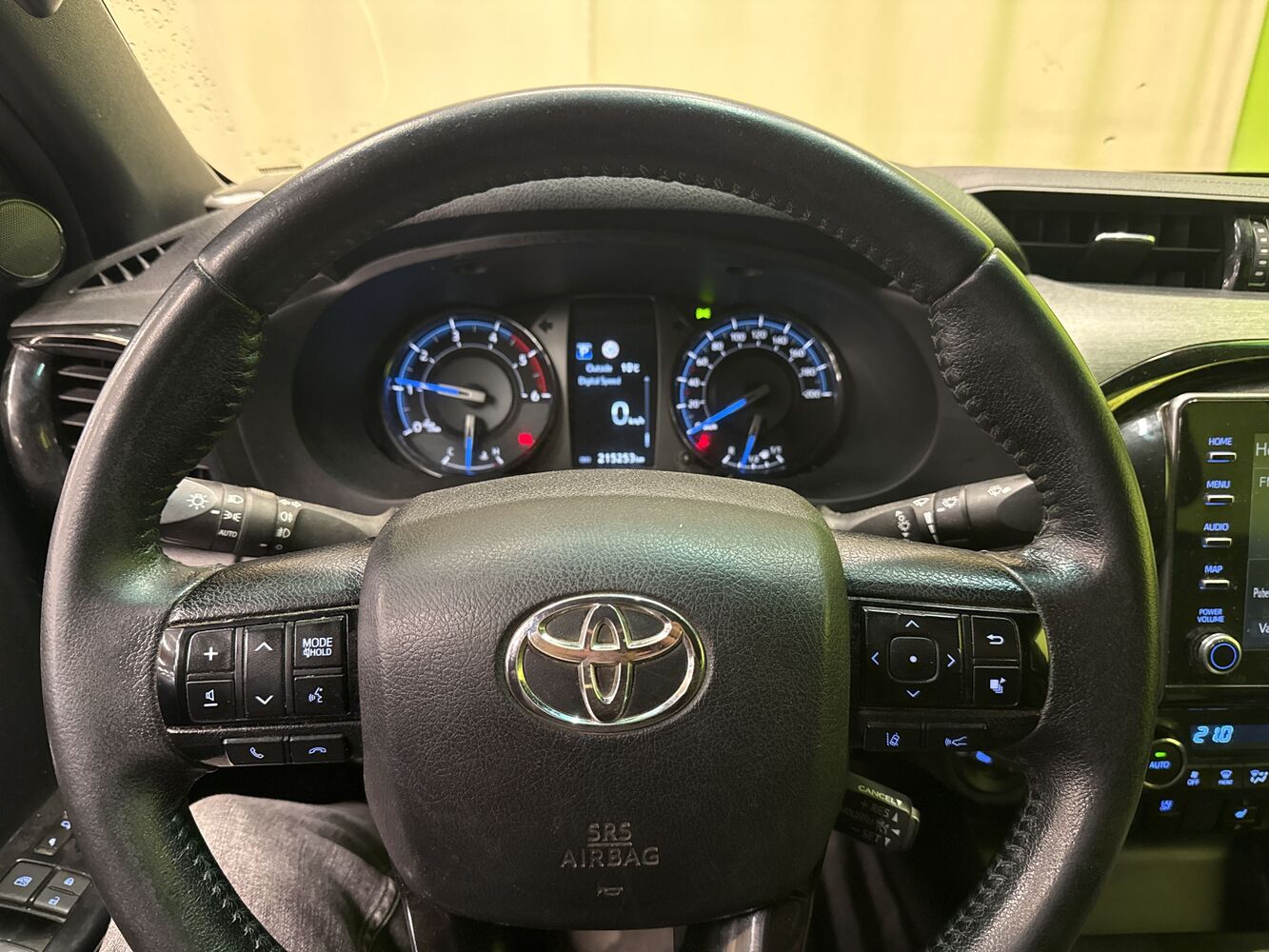 Toyota Hilux vaihtoauto