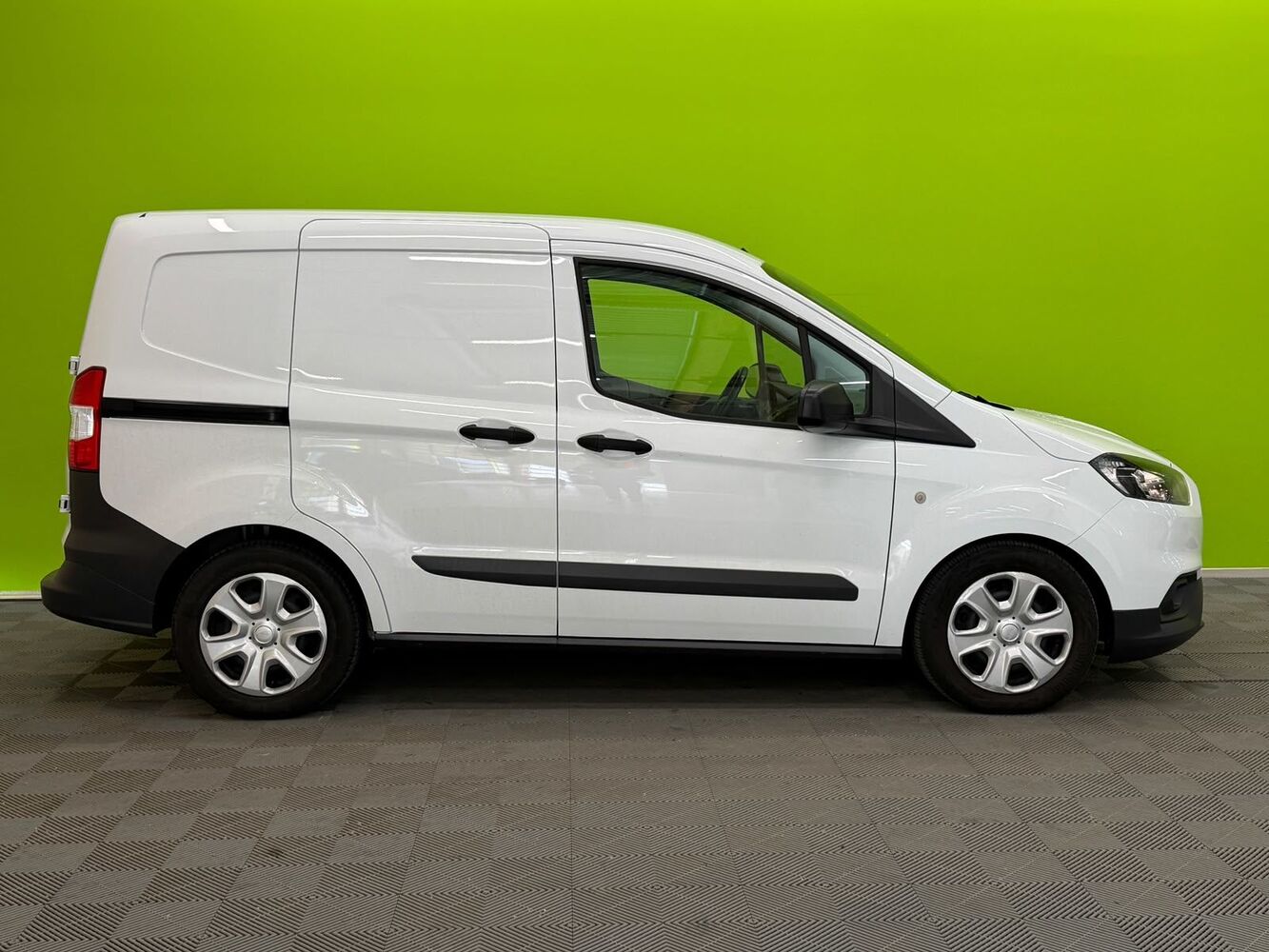 Ford Transit Courier vaihtoauto
