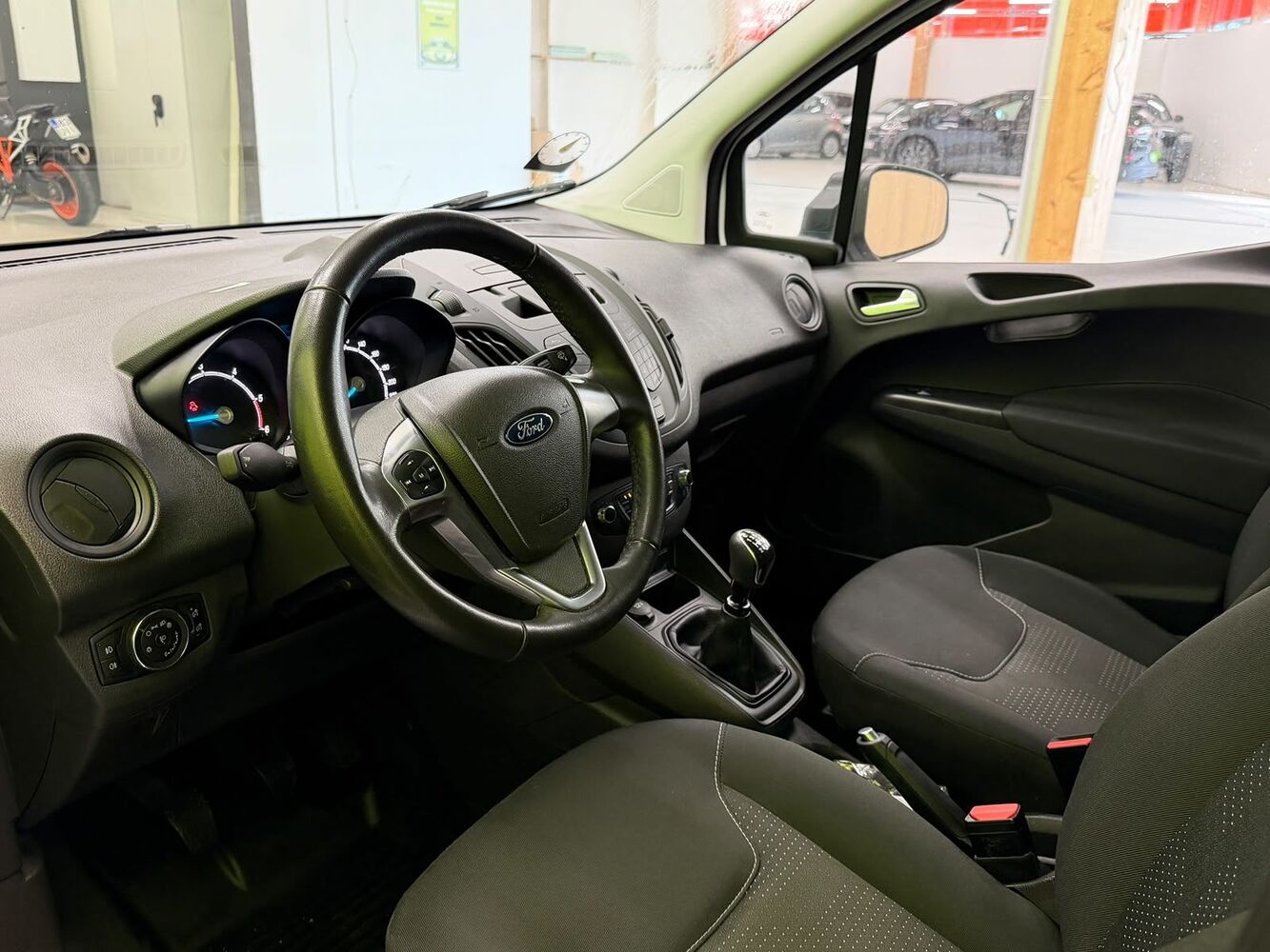 Ford Transit Courier vaihtoauto