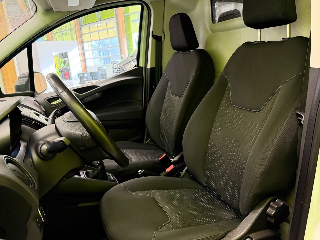 Ford Transit Courier vaihtoauto