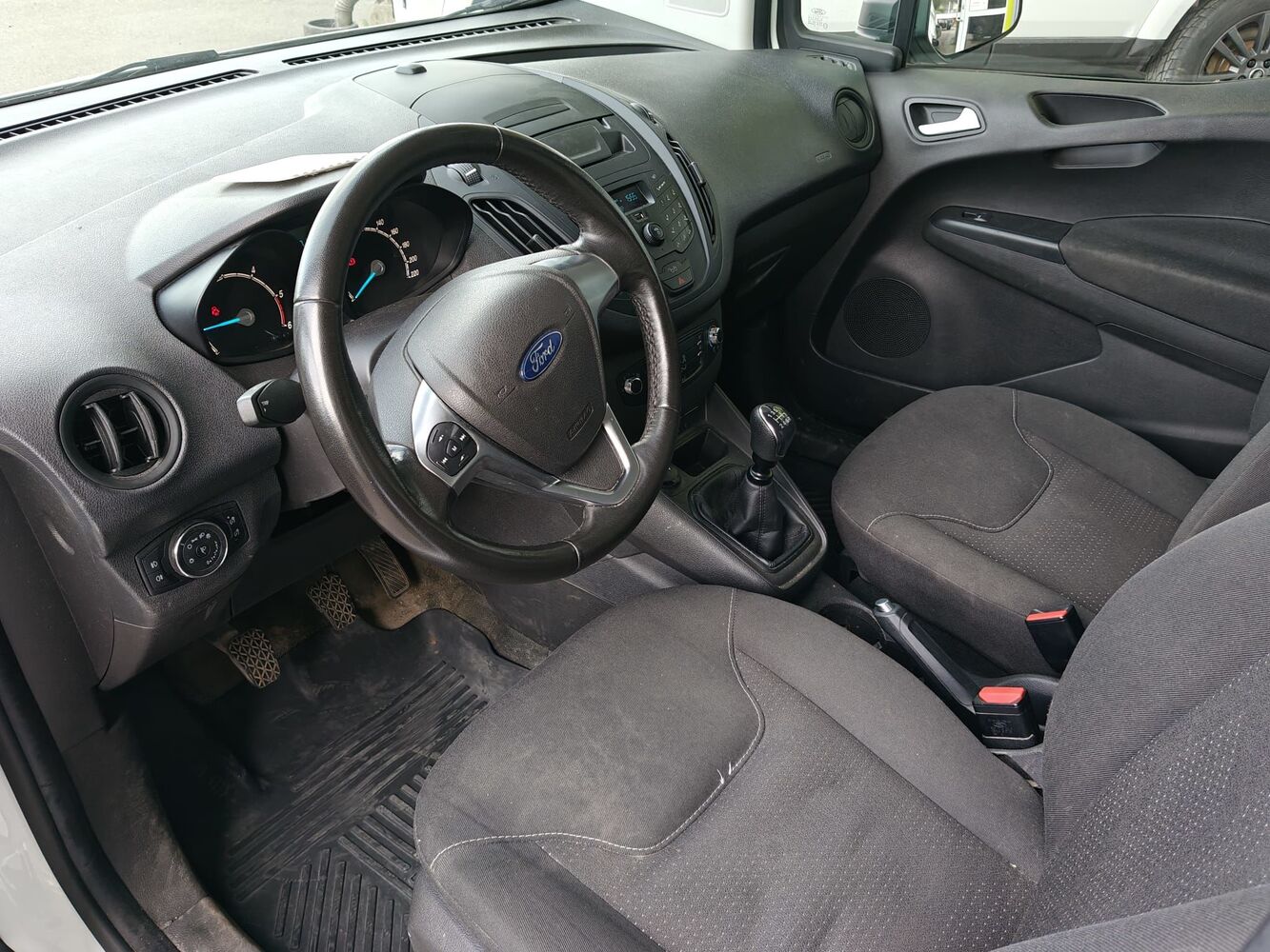 Ford Transit Courier vaihtoauto