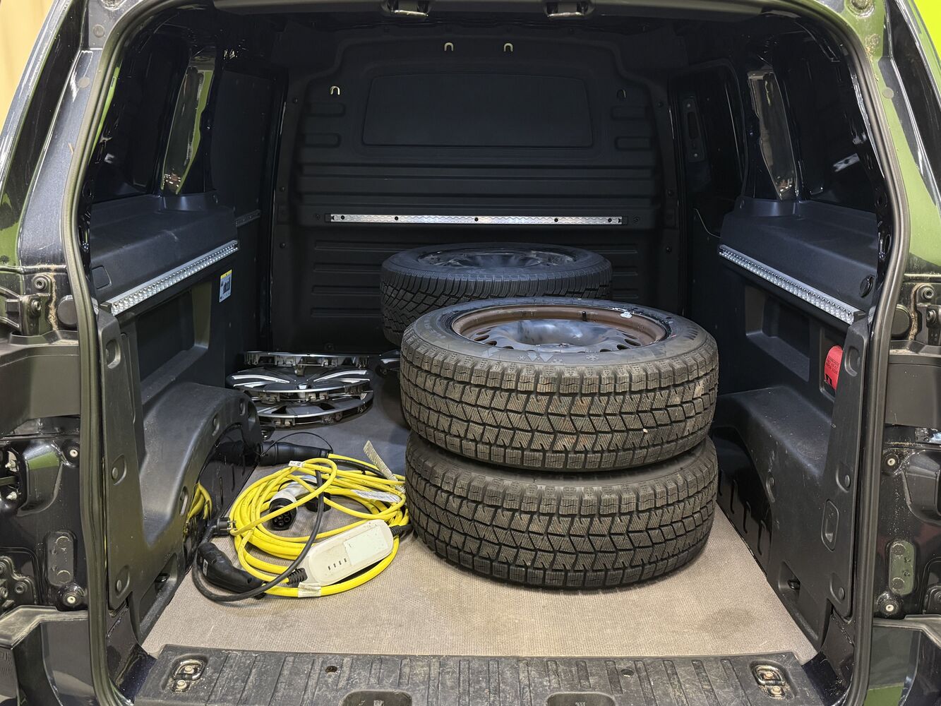 Volkswagen ID. Buzz Cargo vaihtoauto
