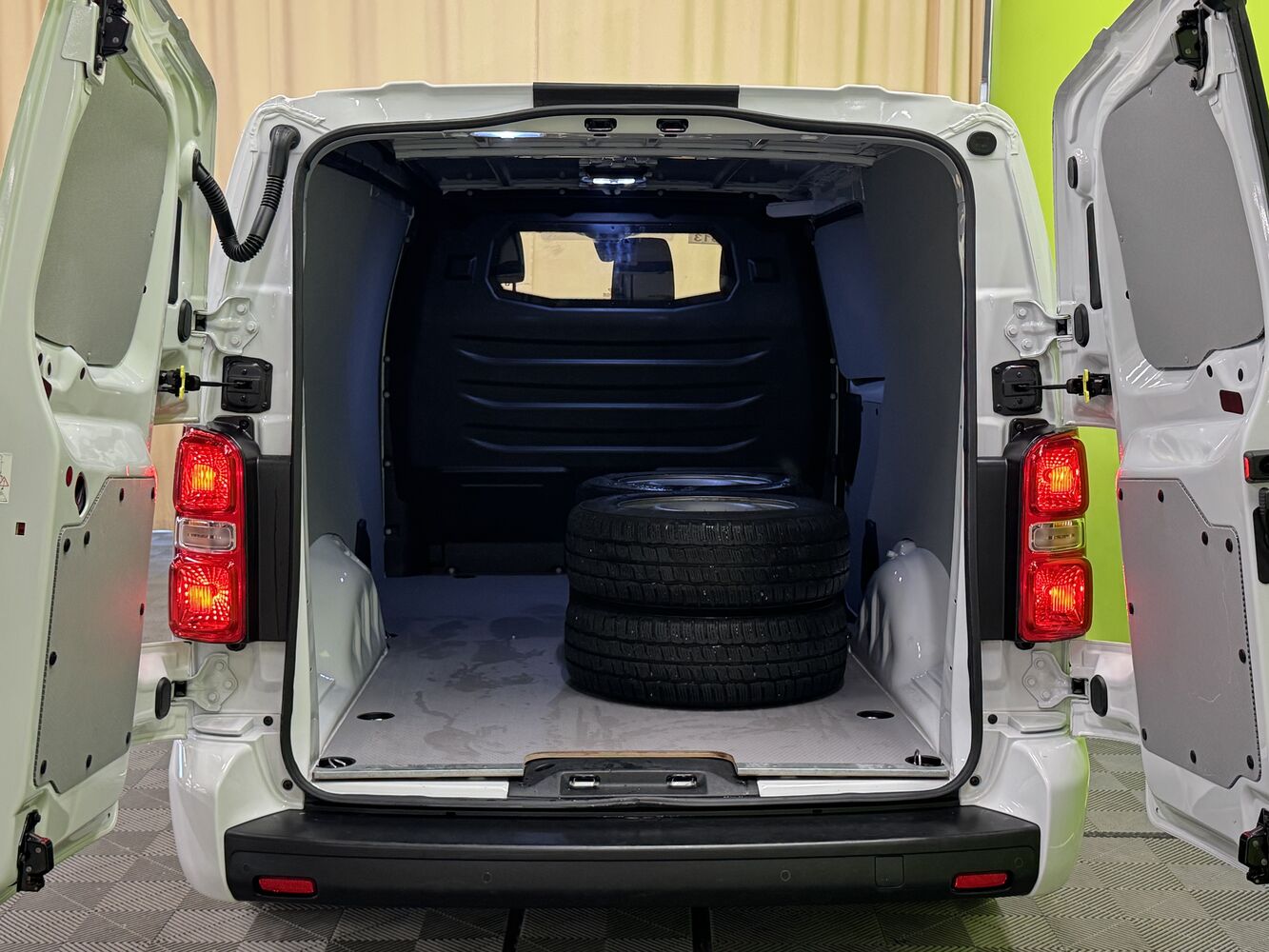 Opel Vivaro-e vaihtoauto