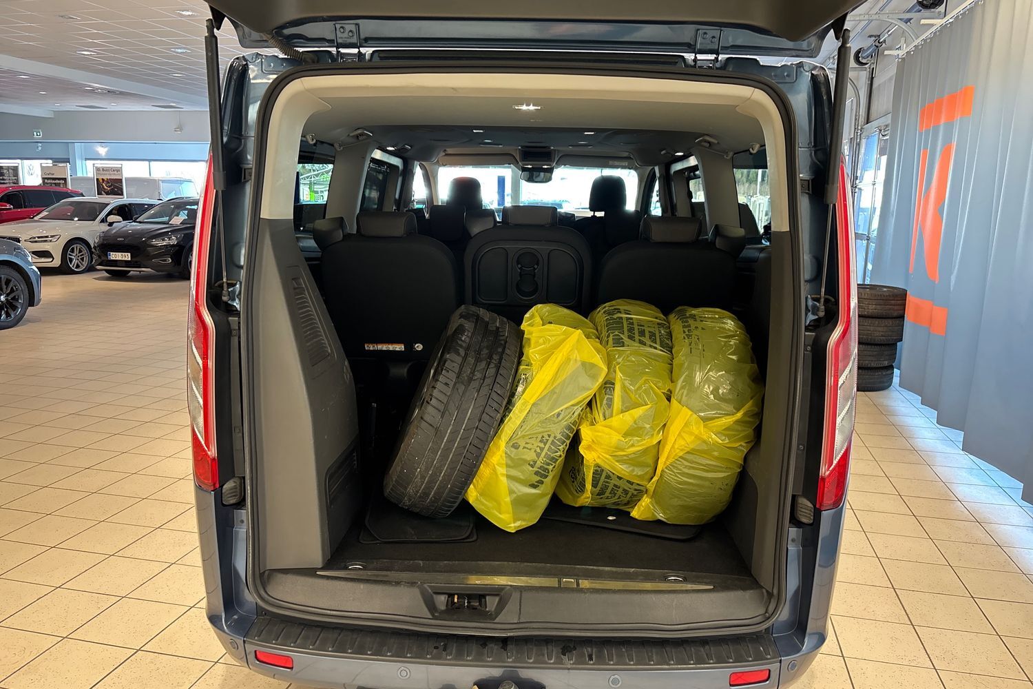 Ford Tourneo Custom vaihtoauto