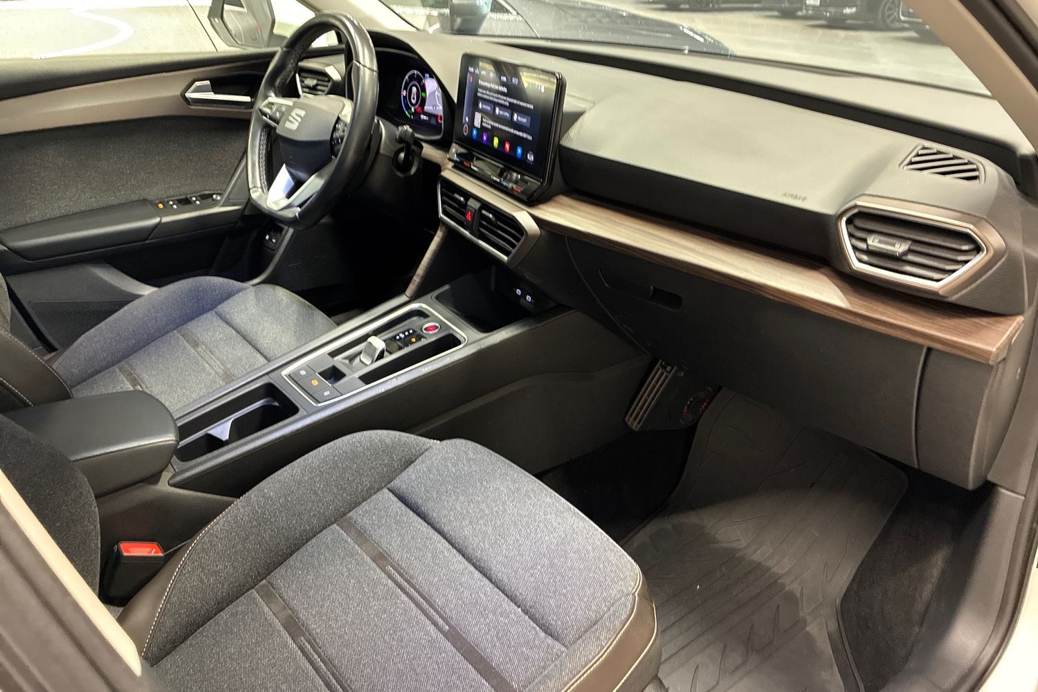 SEAT Leon Sportstourer vaihtoauto
