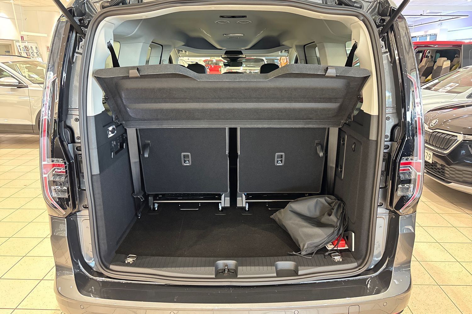 Volkswagen Caddy Maxi vaihtoauto