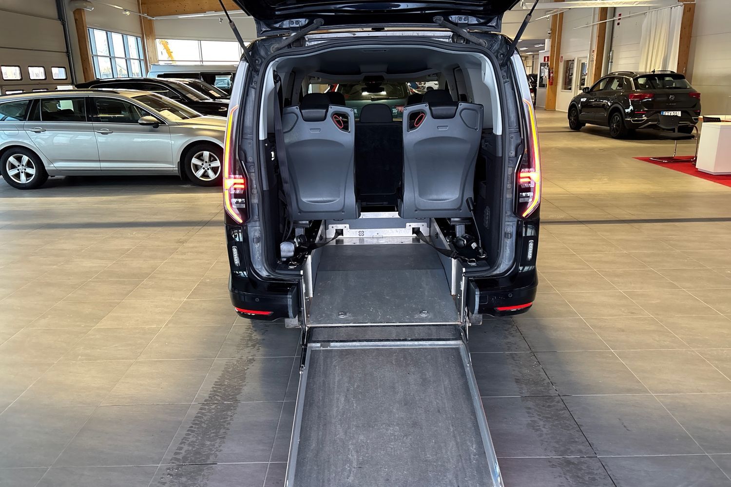 Volkswagen Caddy Maxi vaihtoauto