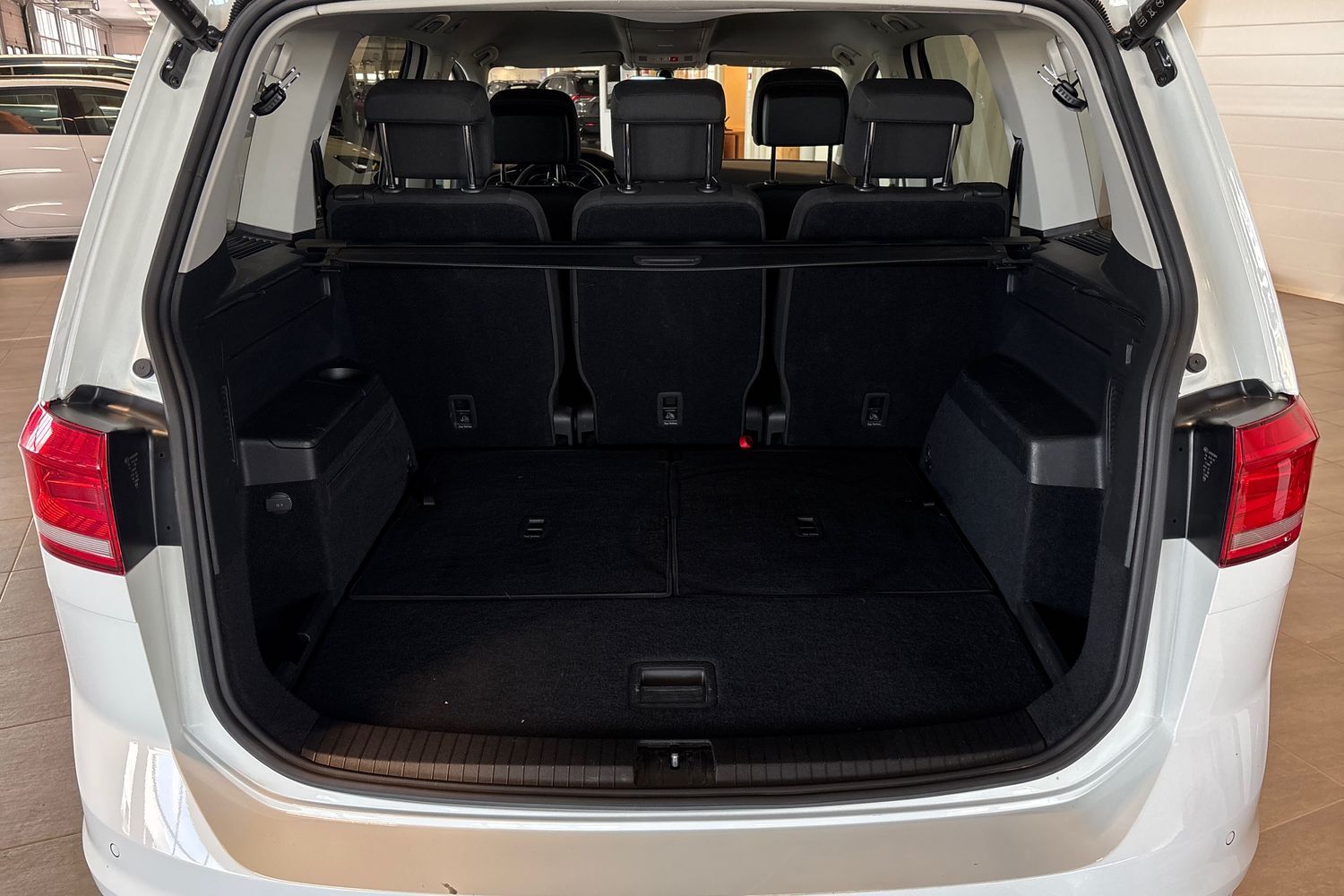 Volkswagen Touran vaihtoauto