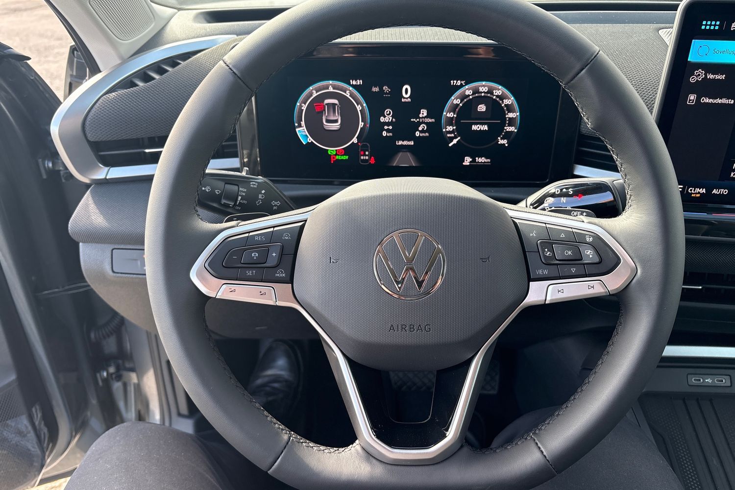 Volkswagen T-Roc vaihtoauto