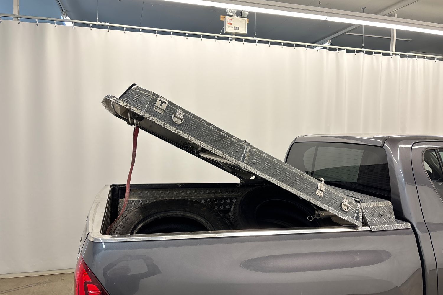 Toyota Hilux vaihtoauto
