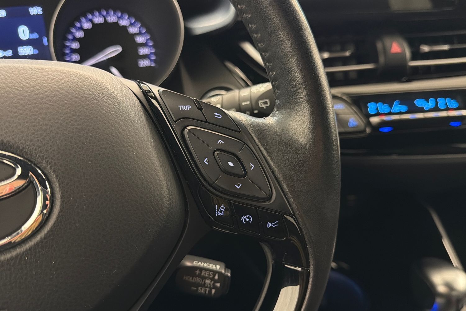 Toyota C-HR vaihtoauto