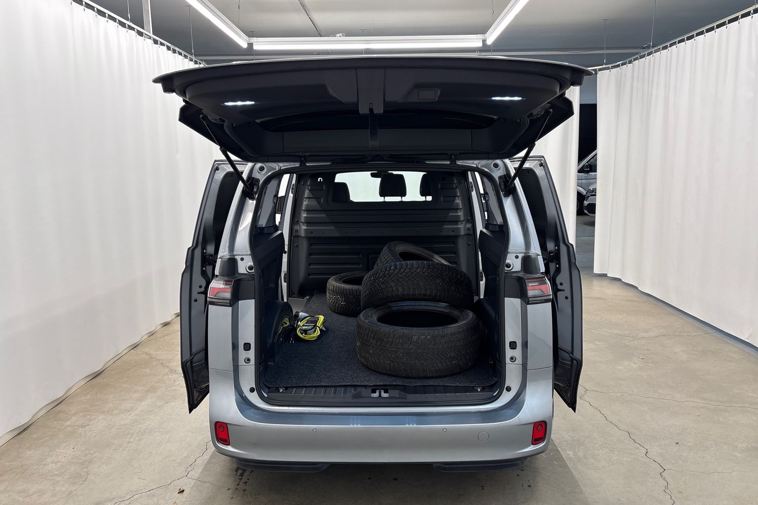 Volkswagen ID. Buzz Cargo vaihtoauto