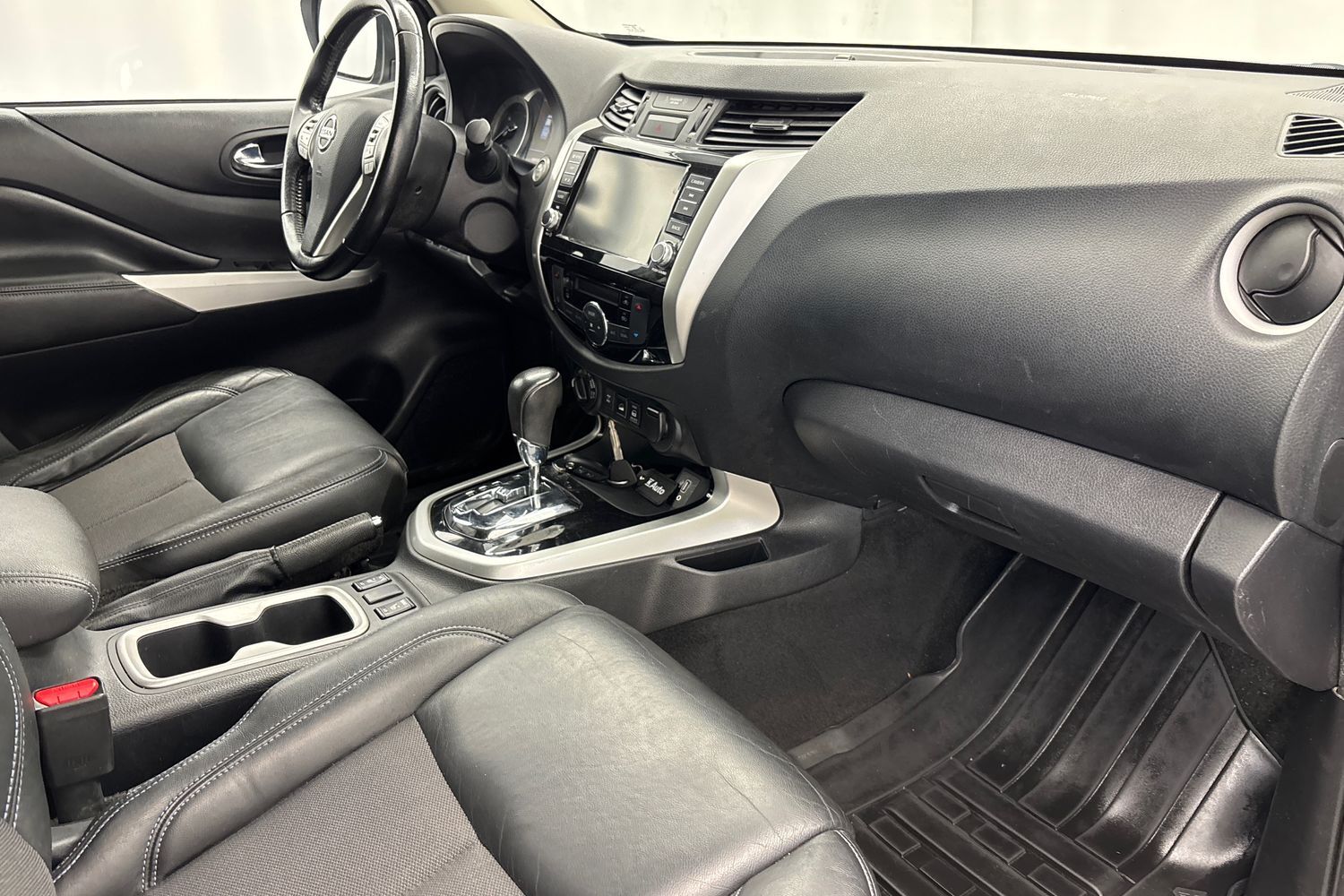 Nissan Navara vaihtoauto