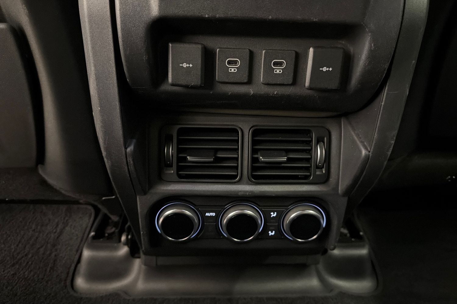 Land Rover Defender vaihtoauto