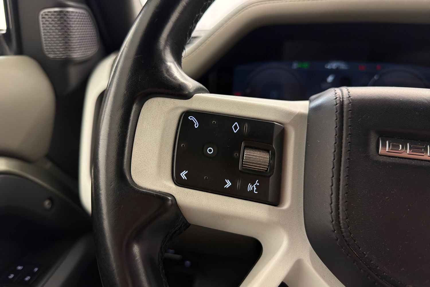 Land Rover Defender vaihtoauto
