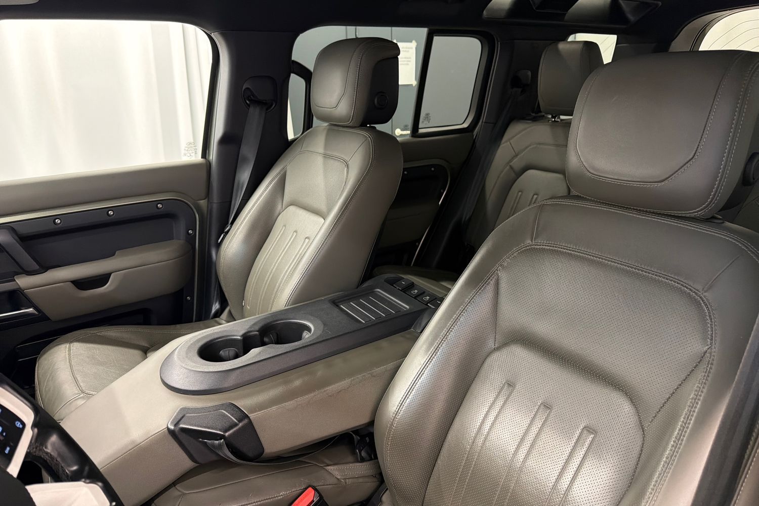 Land Rover Defender vaihtoauto