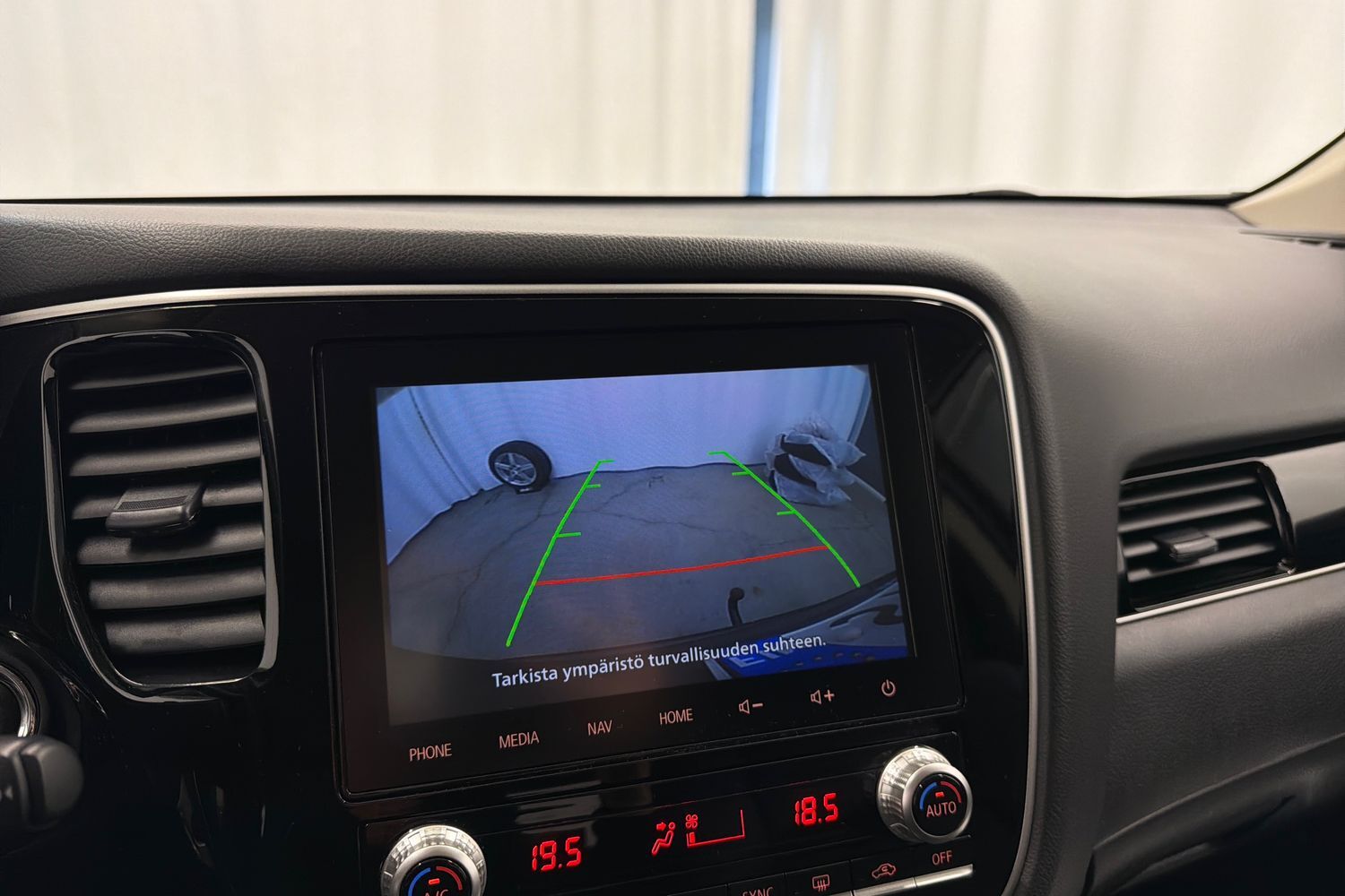 Mitsubishi Outlander PHEV vaihtoauto