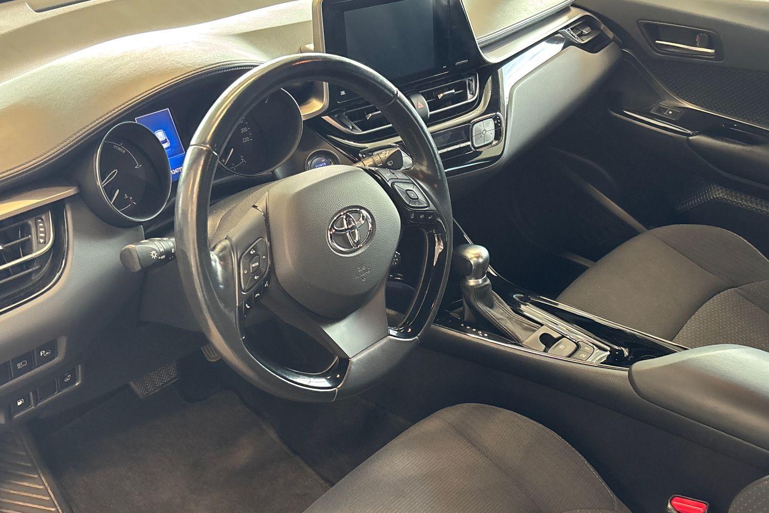 Toyota C-HR vaihtoauto