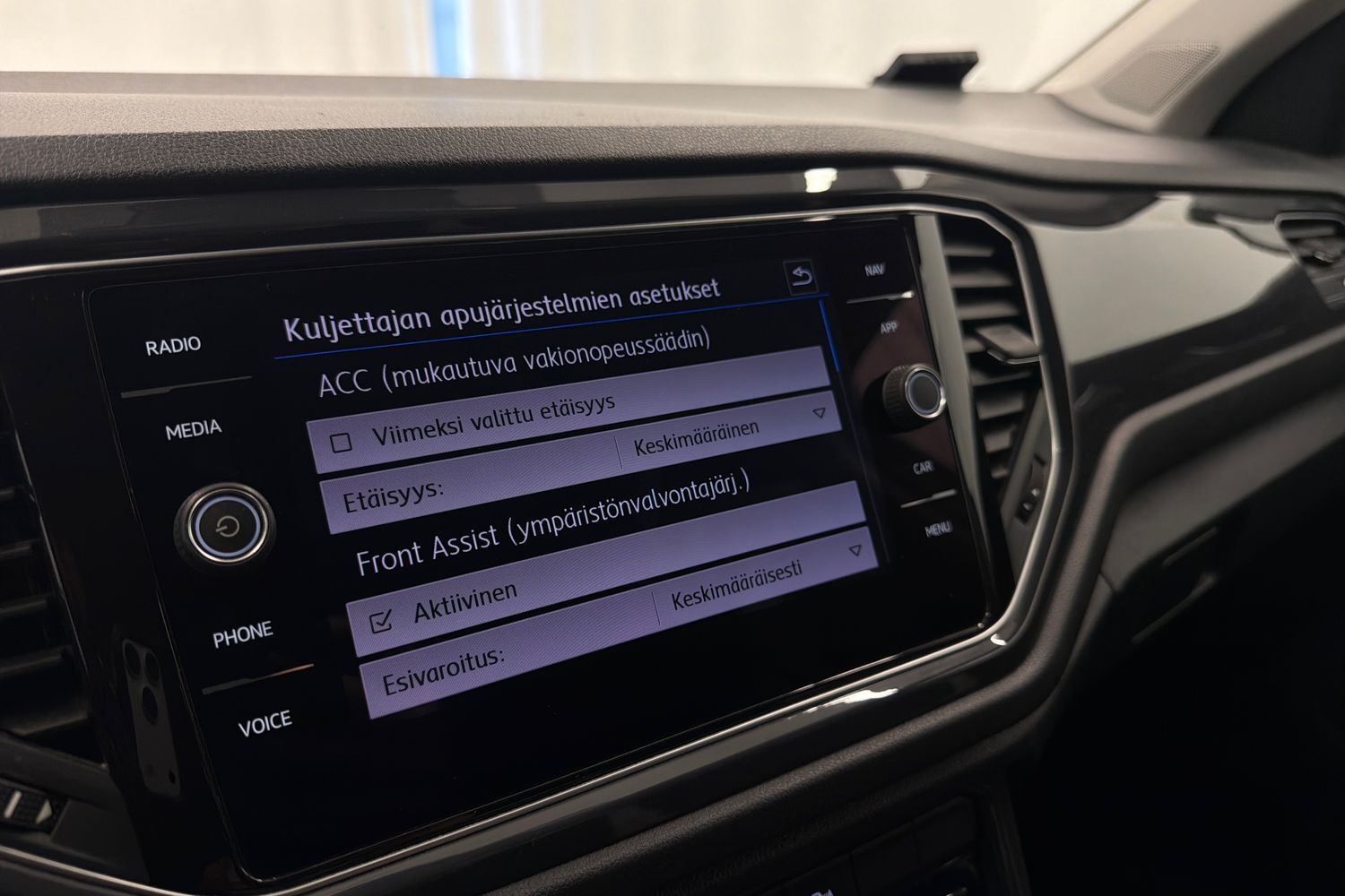 Volkswagen T-Roc vaihtoauto