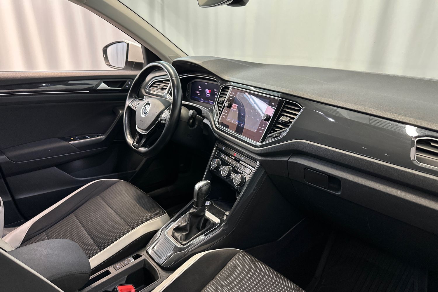 Volkswagen T-Roc vaihtoauto