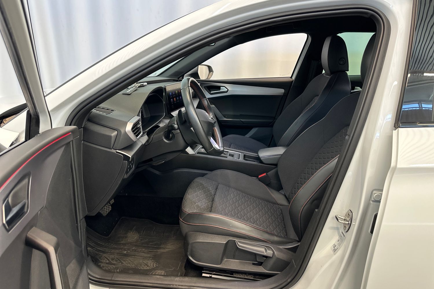 SEAT Leon Sportstourer vaihtoauto