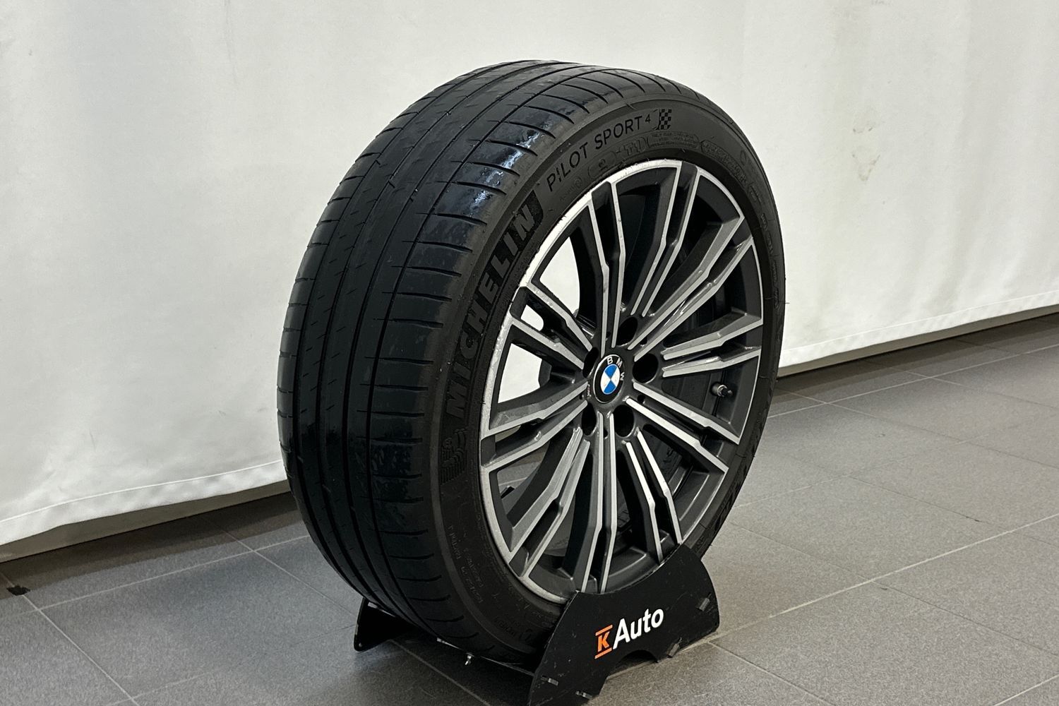 BMW 330 vaihtoauto