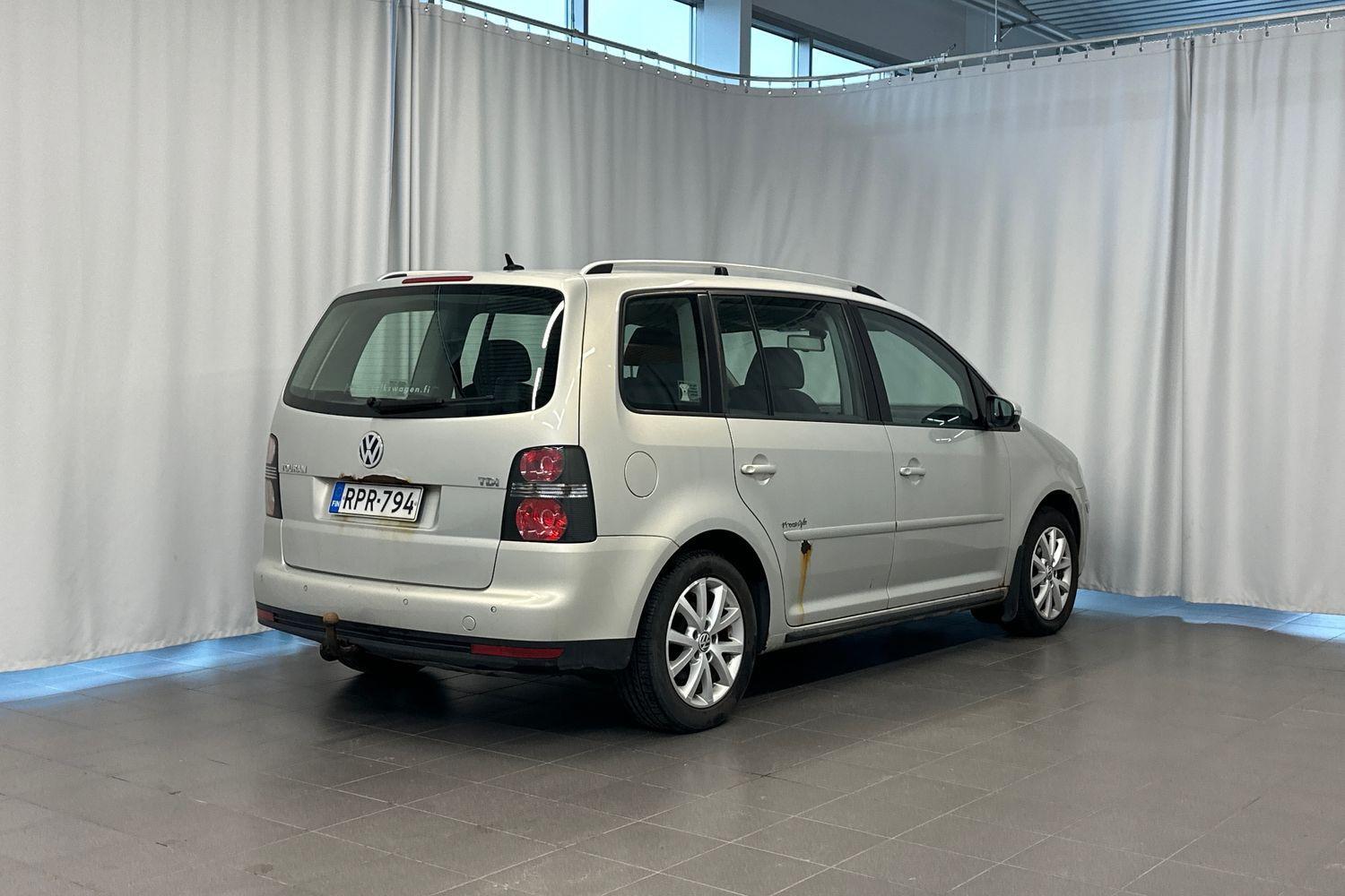 Volkswagen Touran vaihtoauto