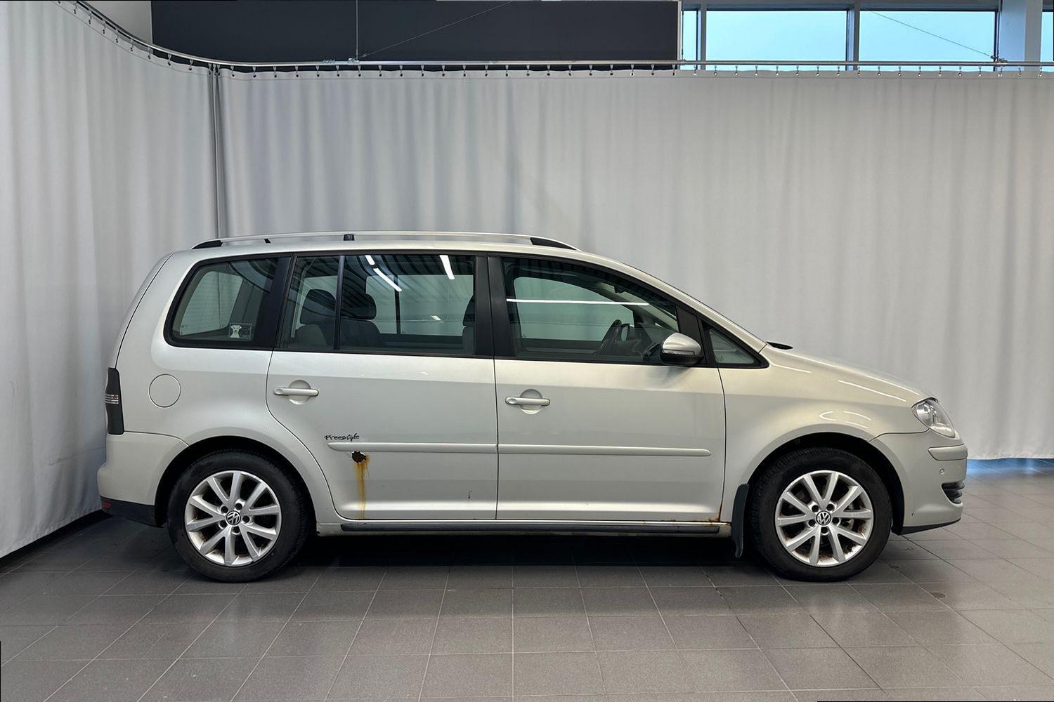 Volkswagen Touran vaihtoauto