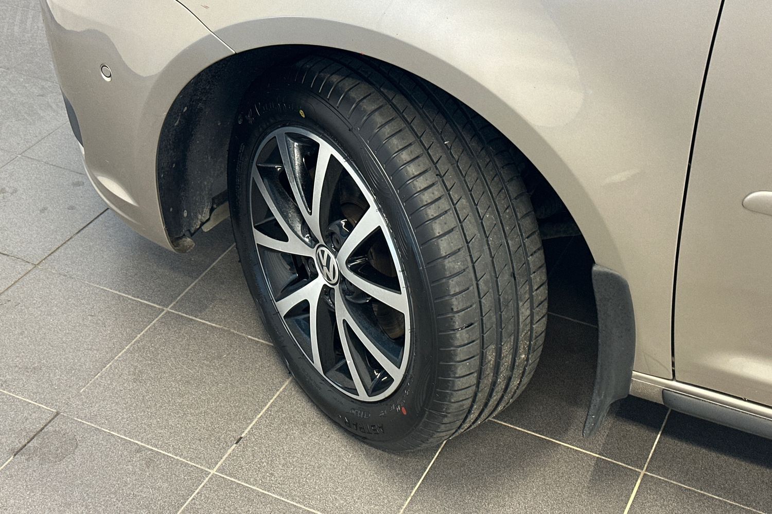 Volkswagen Touran vaihtoauto
