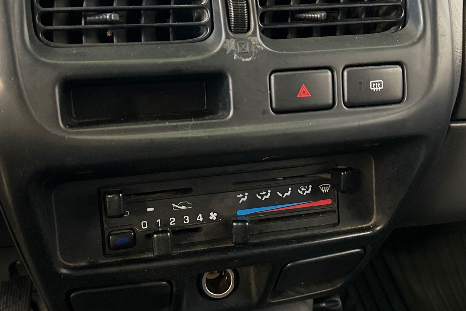 Nissan Pickup vaihtoauto