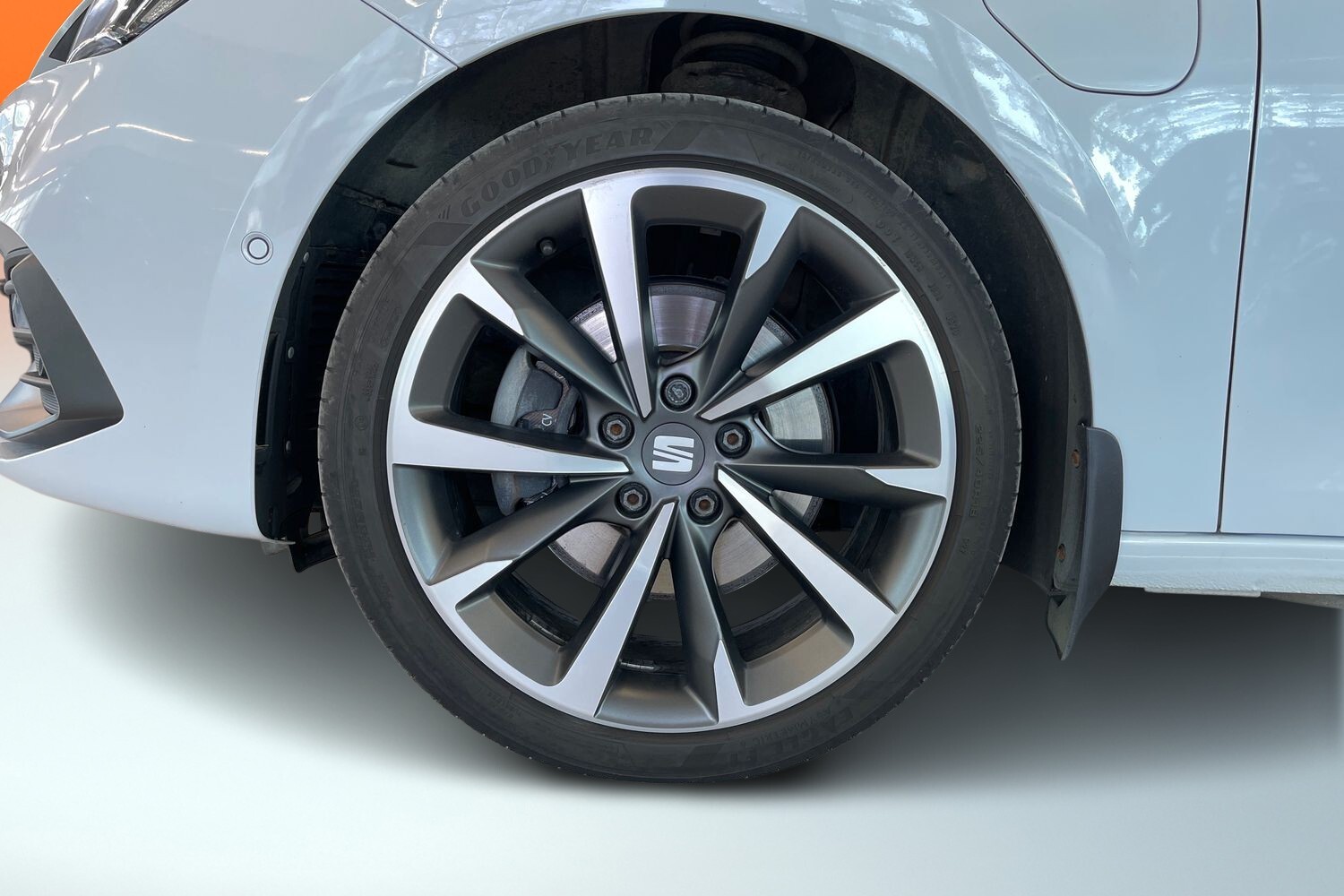 SEAT Leon Sportstourer vaihtoauto
