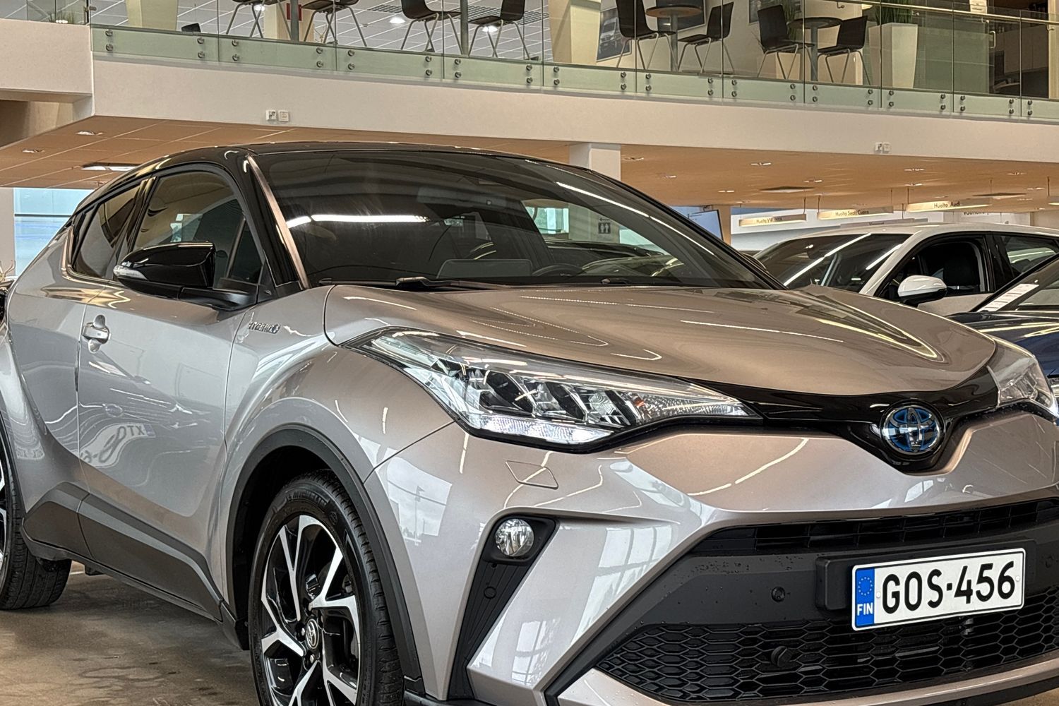 Toyota C-HR vaihtoauto